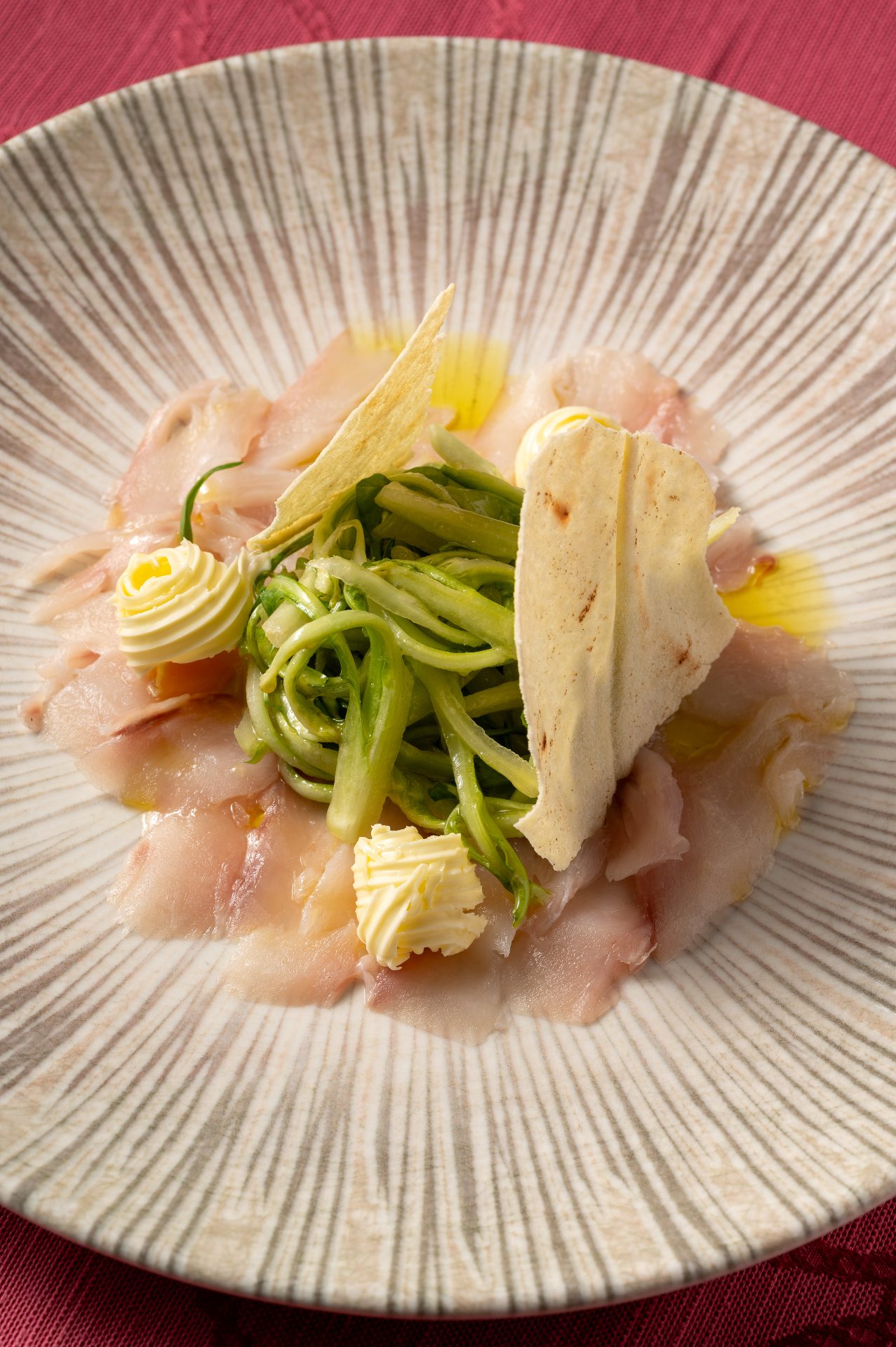 Carpaccio di pesce con puntarelle